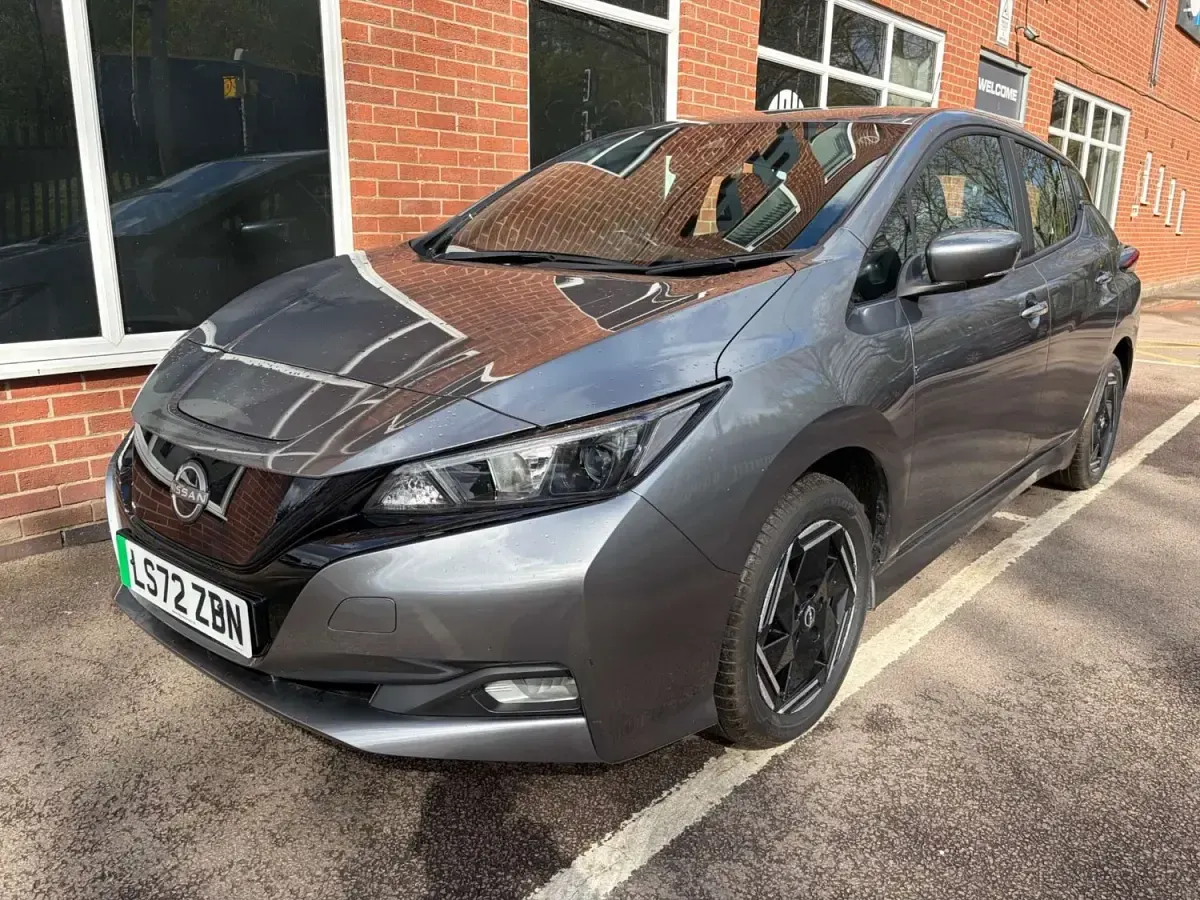 Gebraucht Nissan Leaf Acenta 110 kW (150 PS) 2022 Grau Kleinwagen