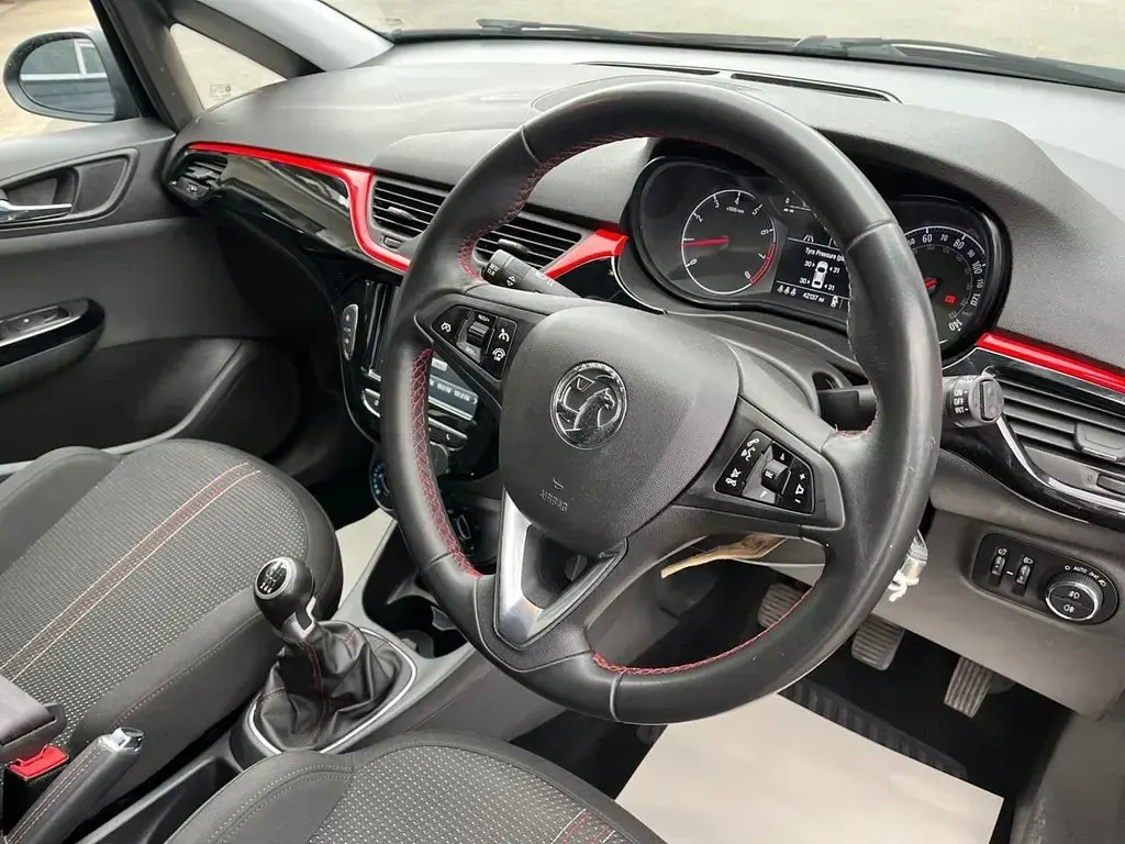 Used Vauxhall Corsa SRi 100 HP (73 kW) 2018 Black Hatchback