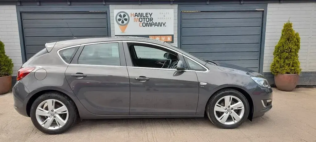 Used Vauxhall Astra SRi 115 HP (84 kW) 2013 Grey Hatchback