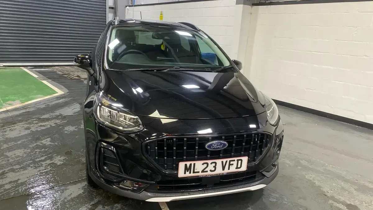 Begagnad Ford Fiesta Active X 100 HK (73 kW) 2023 Svart Halvkombi