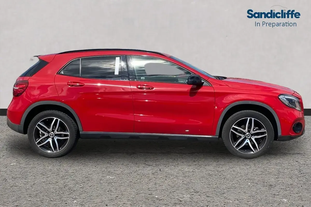 Used Mercedes GLA180 Urban 122 HP (89 kW) 2020 Red SUV