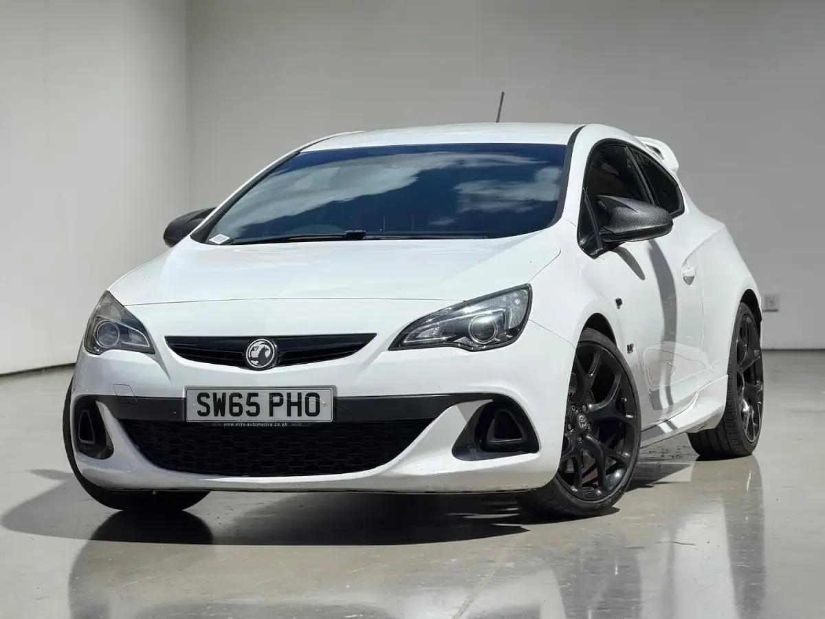 Used Vauxhall Astra S 2016 White Coupe