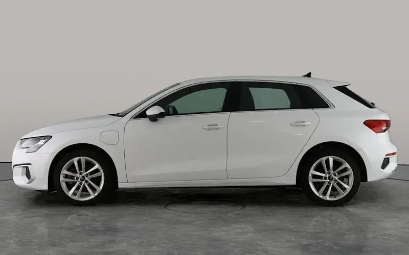 Used Audi A3 Sportback e-tron Sport 204 HP (150 kW) 2024 White Hatchback