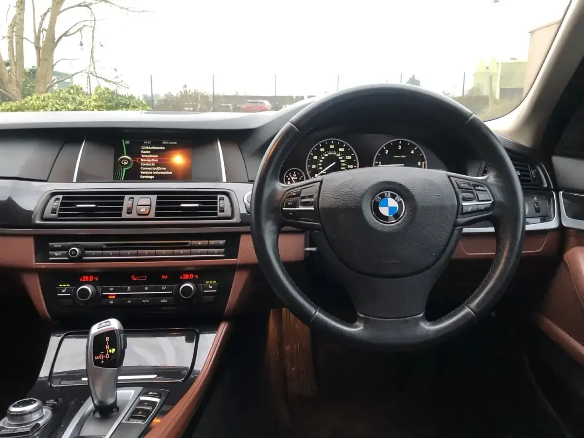 Begagnad BMW 520 2014 Vit Kombi