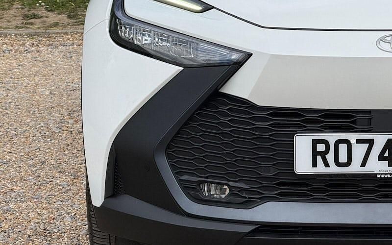 Used Toyota C-HR Design 223 HP (164 kW) 2025 Pure white SUV