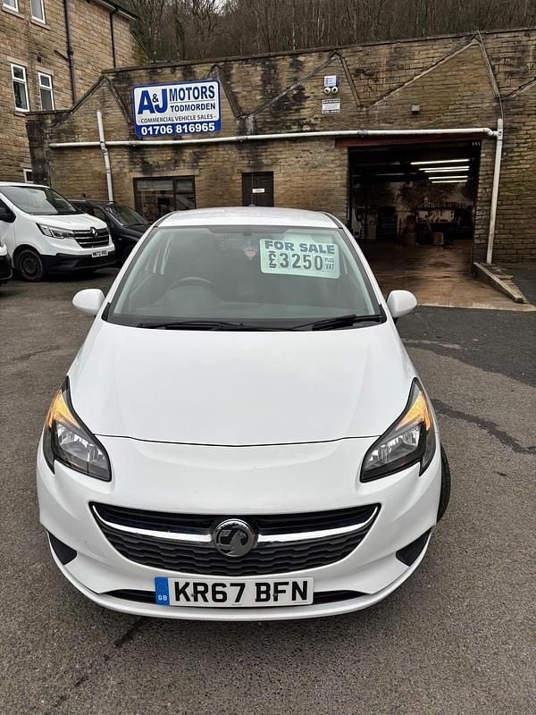 Used Vauxhall Corsa 95 HP (69 kW) 2017 White Hatchback