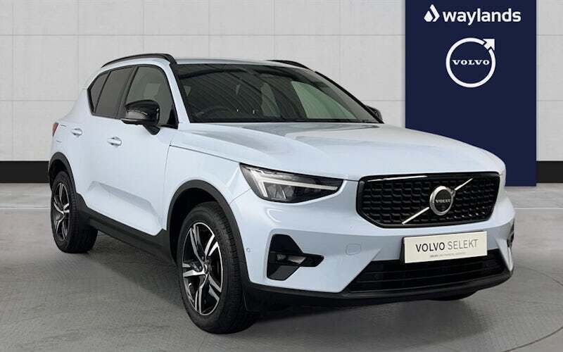Used 2026 Volvo XC40 Plus SUV | £28,990 (Fair price) - Image 1/4