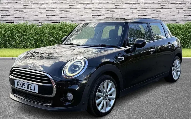 Usado Mini Cooper Classic 136 HP (100 kW) 2019 Preto Citadino