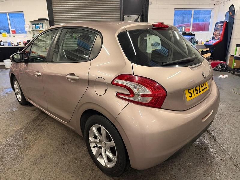 Second-hand Peugeot 208 Active 2012 Roz Hatchback
