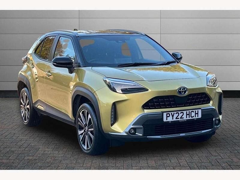 Yellow Used 2022 Toyota Yaris Hybrid Edition SUV | £21,895 (A bit pricey) - Image 1/2