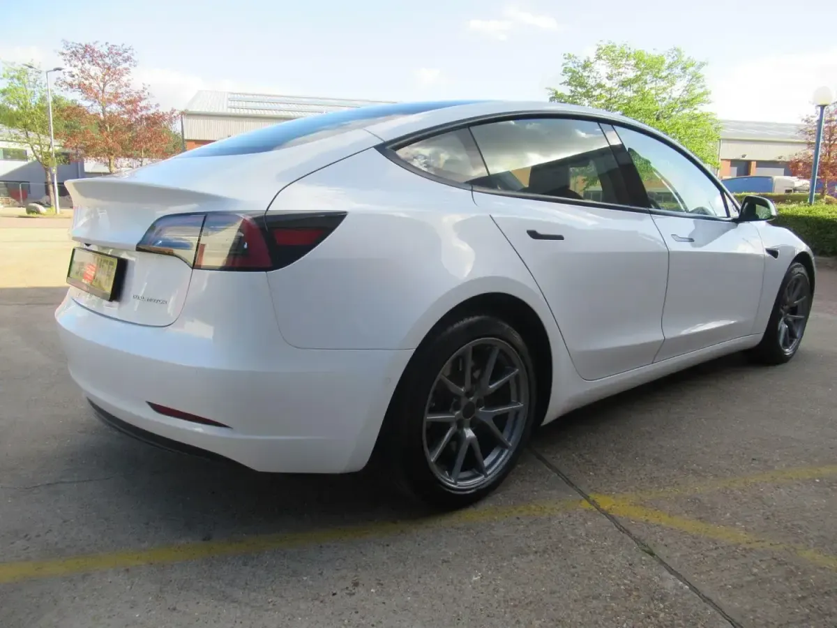 Usado Tesla Model 3 235 kW (320 HP) 2021 Branco Sedan