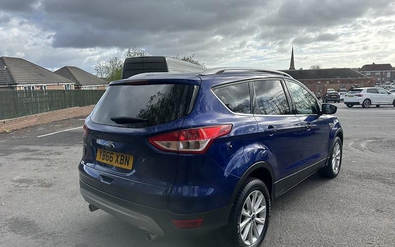 Usado Ford Kuga Titanium 150 CV (110 kW) 2016 Azul SUV