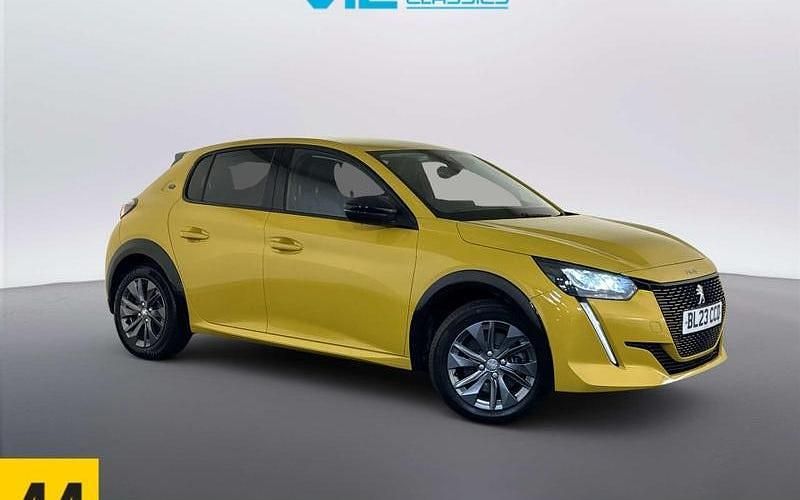 Used Peugeot e-208 Allure+ 100 kW (136 HP) 2023 Yellow Hatchback
