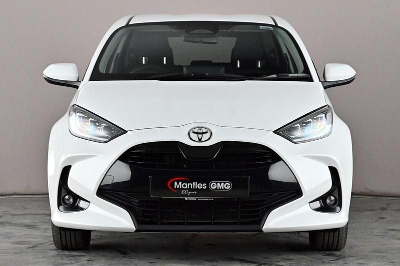 Used Toyota Yaris Design 116 HP (85 kW) 2024 White Hatchback