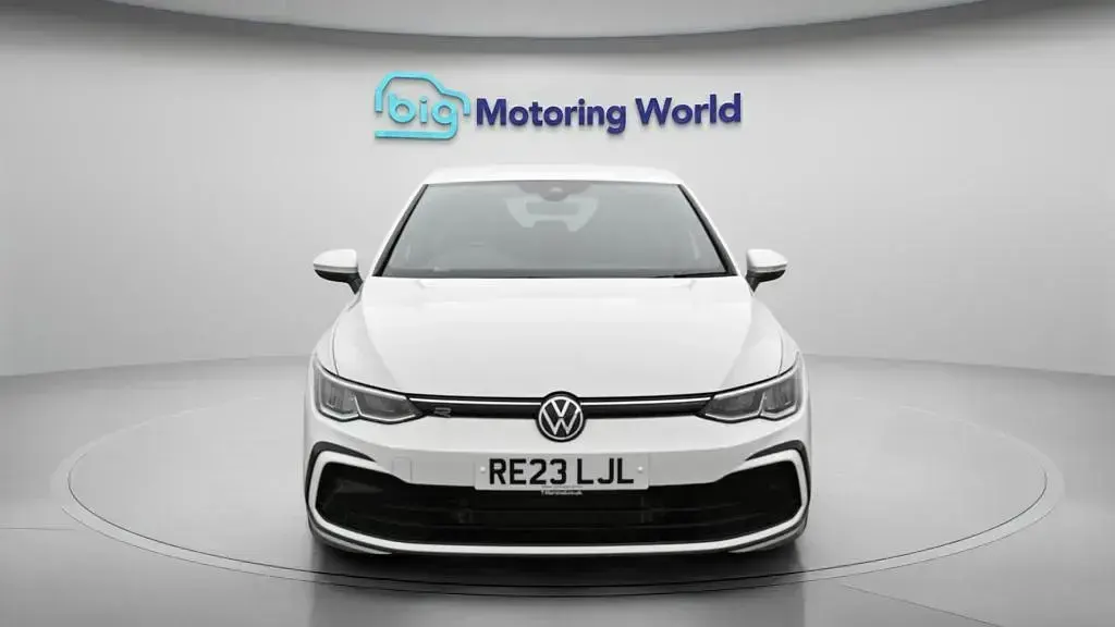Used VW Golf VIII R-line 150 HP (110 kW) 2023 White Hatchback