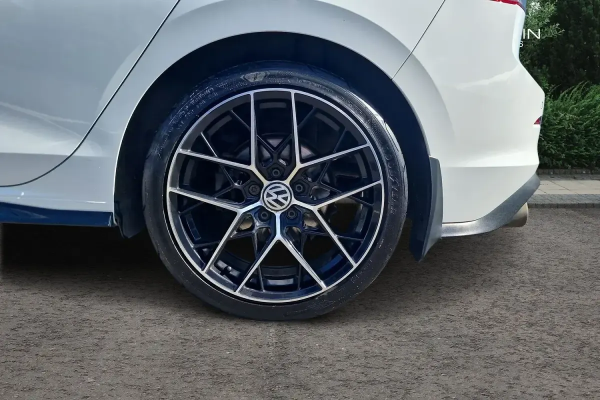Used VW Golf VII R-line 150 HP (110 kW) 2020 White Hatchback