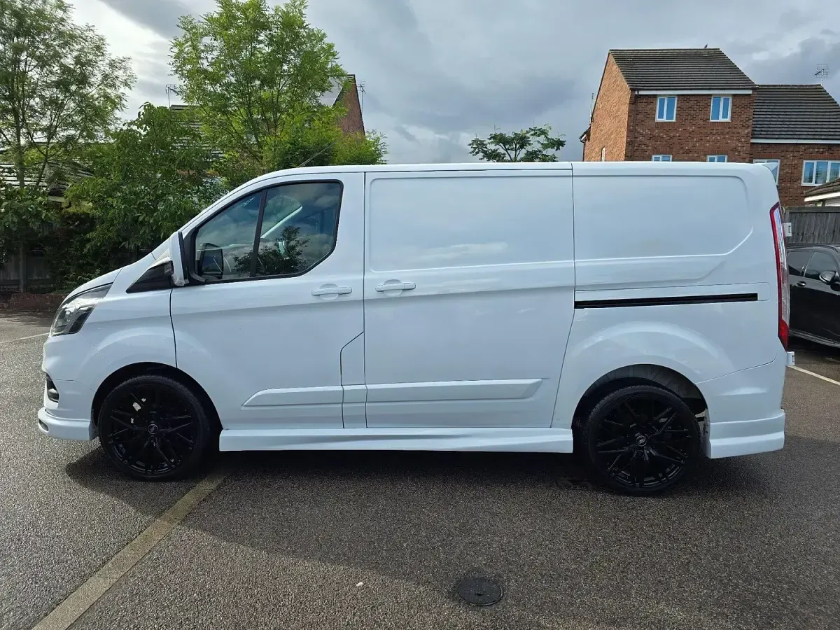 Used Ford Transit Custom Limited 130 HP (95 kW) 2022 White Van