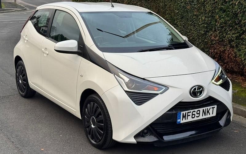 Used Toyota Aygo X-play 72 HP (52 kW) 2020 Hatchback