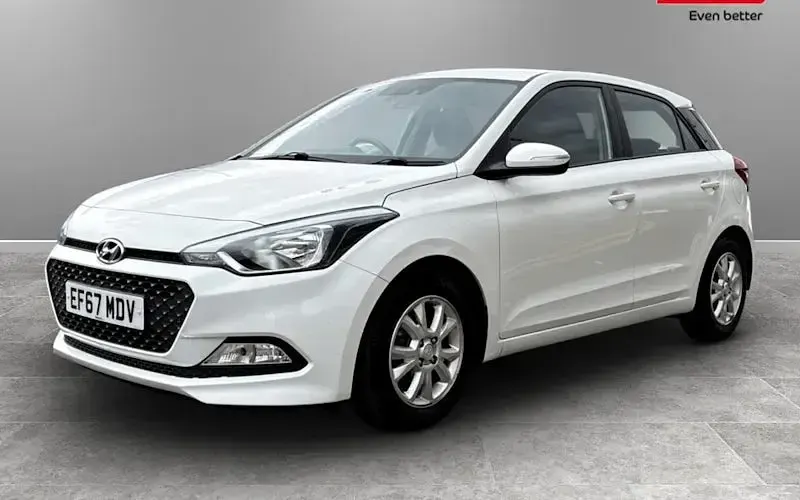 Used Hyundai i20 SE 84 HP (61 kW) 2017 White Hatchback