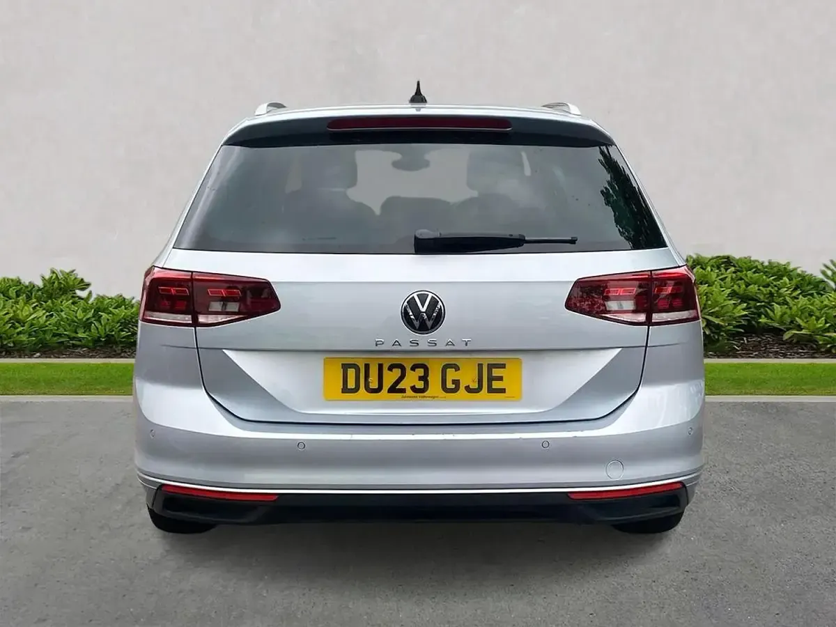 Used VW Passat SEL 150 HP (110 kW) 2023 Silver Estate
