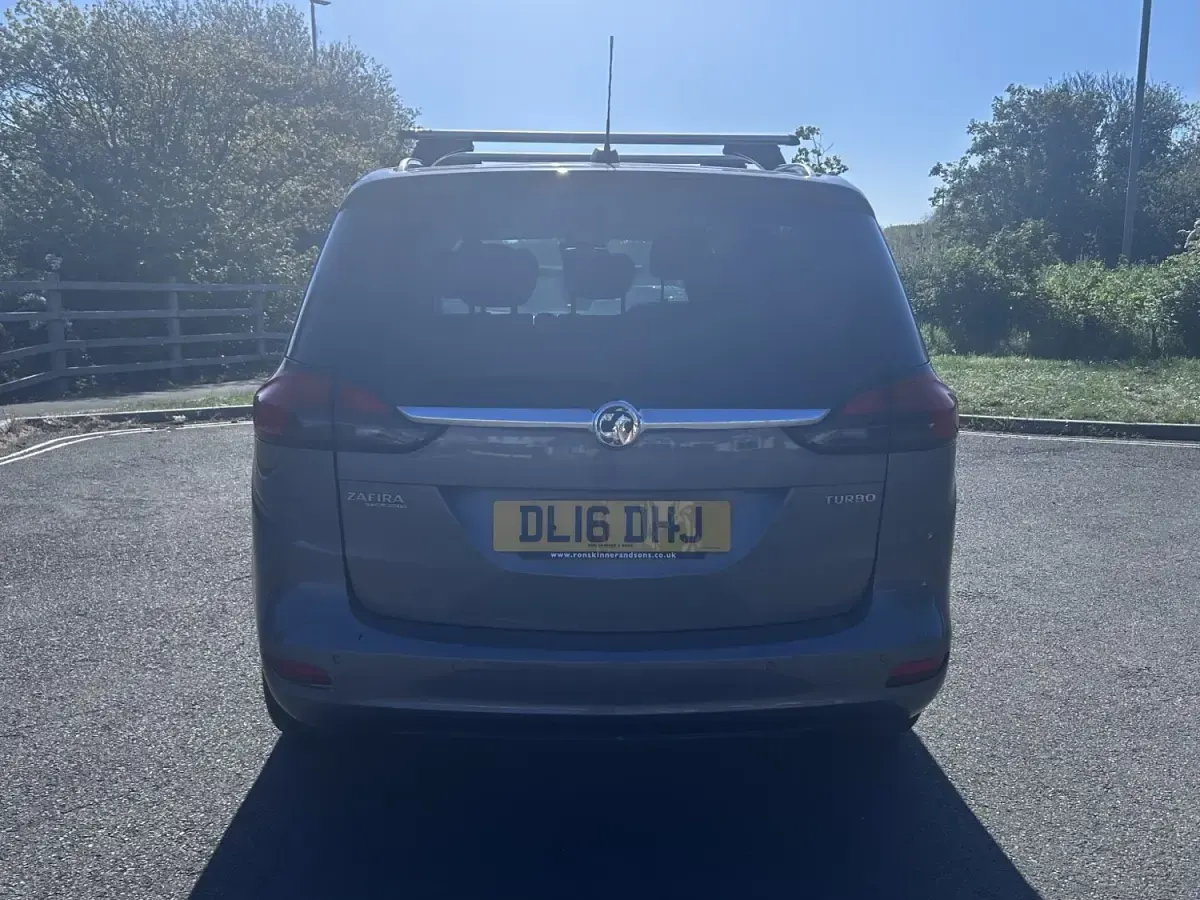 Usado Vauxhall Zafira Tourer 140 HP (102 kW) 2016 Cinzento Monovolume
