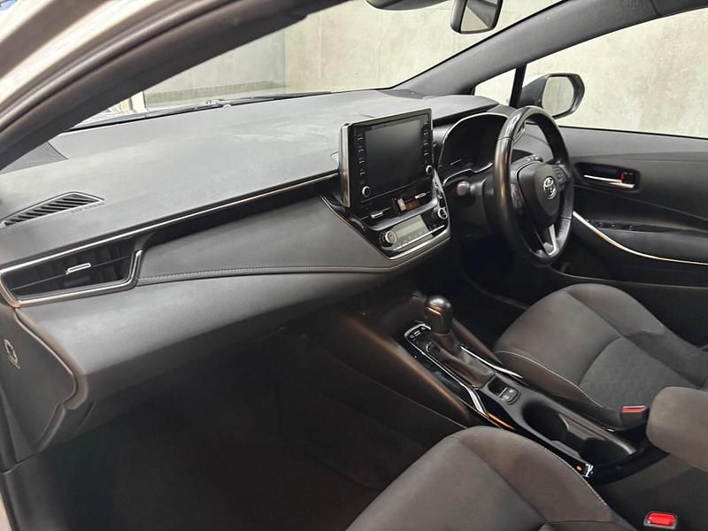 Used Toyota Corolla 122 HP (89 kW) 2021 Silver Estate