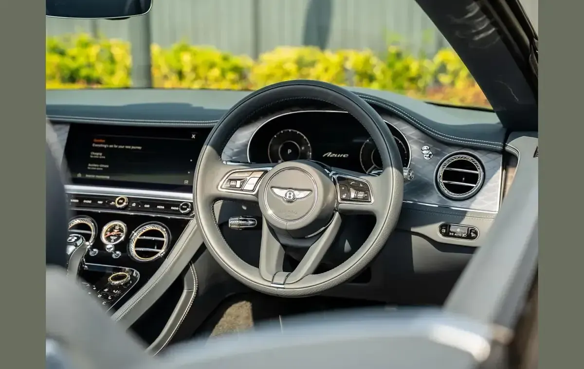 Begagnad Bentley Continental 670 HK (492 kW) 2025 Blå Cab