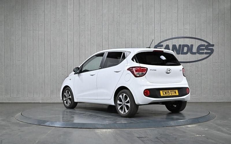 Usado Hyundai i10 67 HP (49 kW) 2019 Branco Citadino
