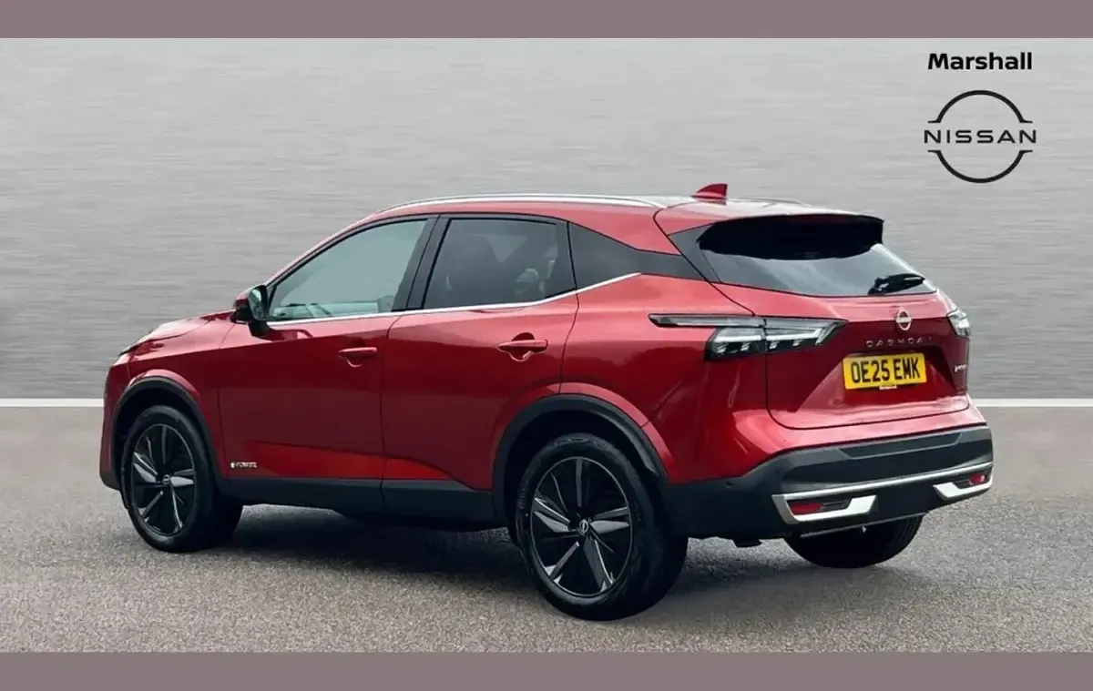 Used Nissan Qashqai Tekna 190 HP (139 kW) 2025 Red SUV