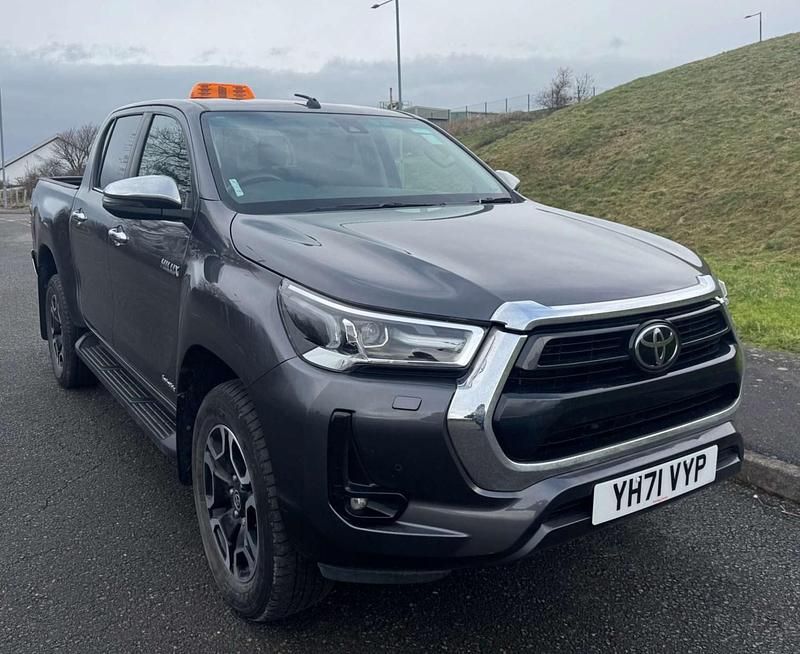 Used Toyota HiLux Luxury 204 HP (150 kW) 2021 Grey Pickup