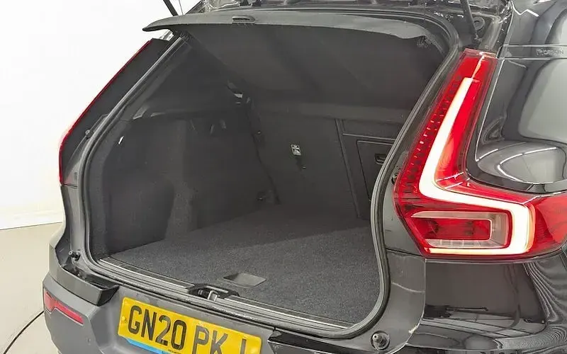 Used Volvo XC40 R-Design Pro 262 HP (192 kW) 2020 Onyx black SUV
