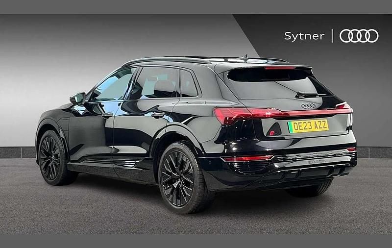 Usado Audi Q8 e-tron Black Edition 250 kW (340 HP) 2023 Preto SUV