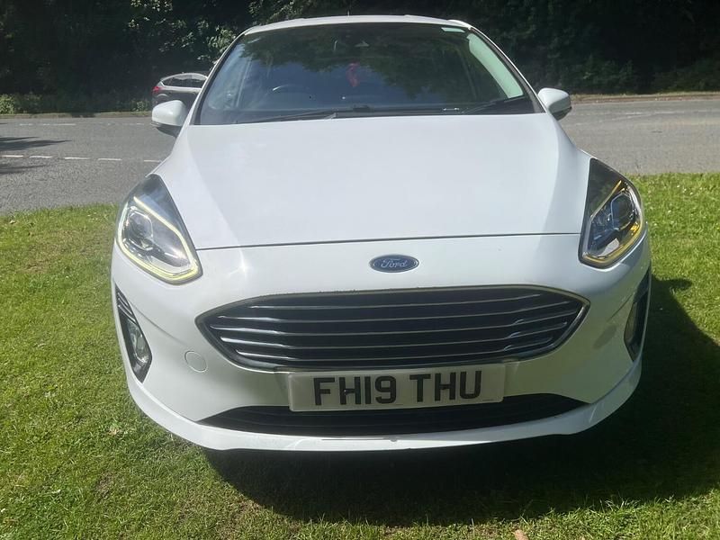 Usado Ford Fiesta Zetec 85 HP (62 kW) 2019 Branco Citadino