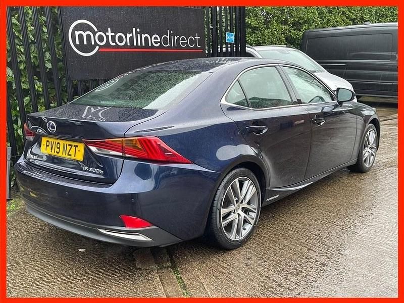 Used Lexus IS300h 223 HP (164 kW) 2019 Blue Sedan