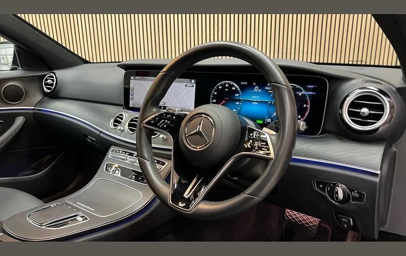 Used Mercedes E300 AMG Line Premium 265 HP (194 kW) 2023 Black Sedan