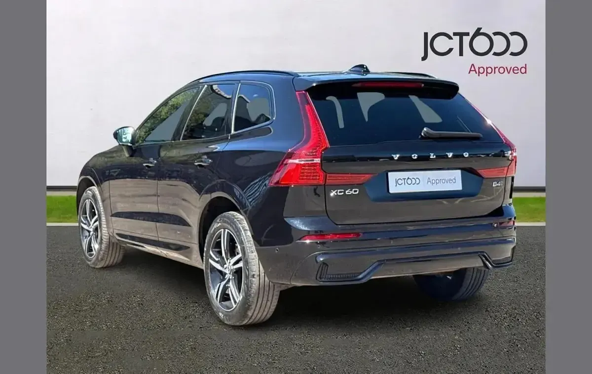 Used Volvo XC60 R-Design 194 HP (142 kW) 2022 Black SUV