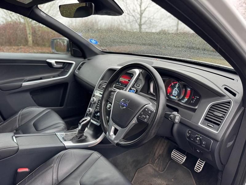 Used Volvo XC60 R-Design 181 HP (133 kW) 2015 White SUV