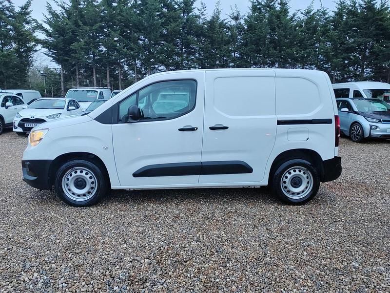 Used Vauxhall Combo 100 HP (73 kW) 2021 White MPV
