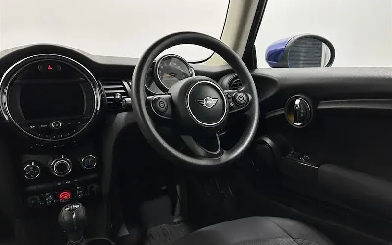 Used Mini Cooper Classic 136 HP (100 kW) 2019 Blue Hatchback