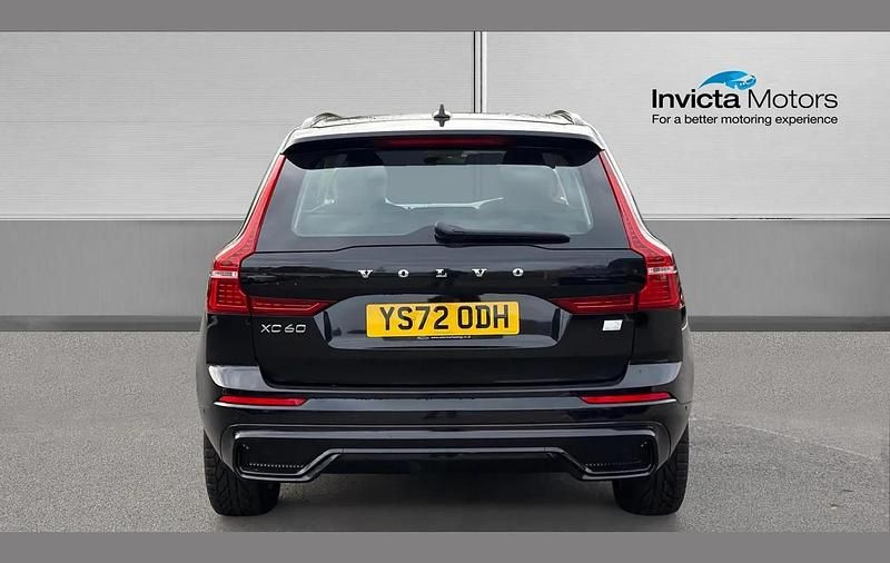 Used Volvo XC60 Plus 350 HP (257 kW) 2022 Onyx black SUV