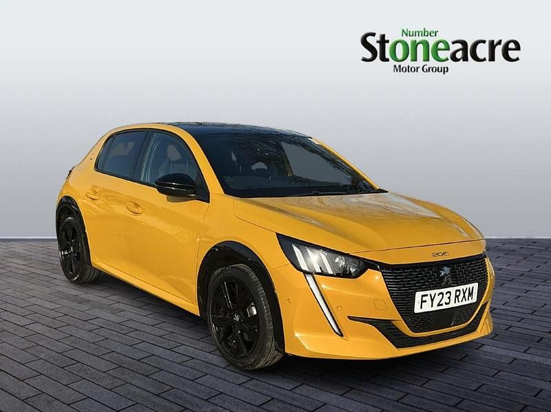 Used Peugeot 208 Premium 130 HP (95 kW) 2023 Yellow Hatchback