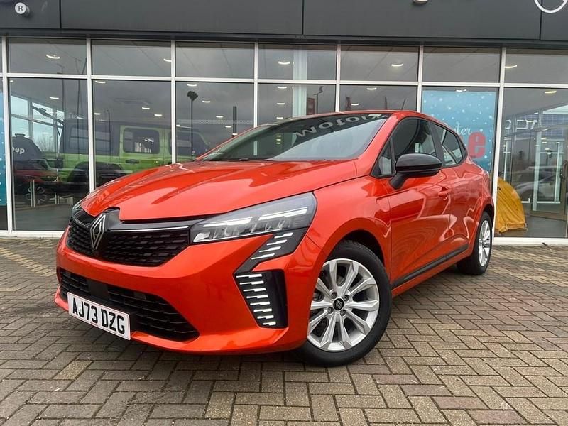 Used Renault Clio V Evolution 88 HP (64 kW) 2023 Orange Hatchback