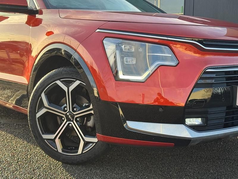 Used Kia Niro 139 HP (102 kW) 2023 Orange SUV