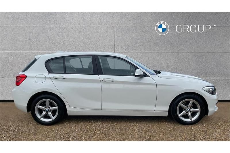 Used BMW 118 Comfort Edition 136 HP (100 kW) 2019 White Hatchback