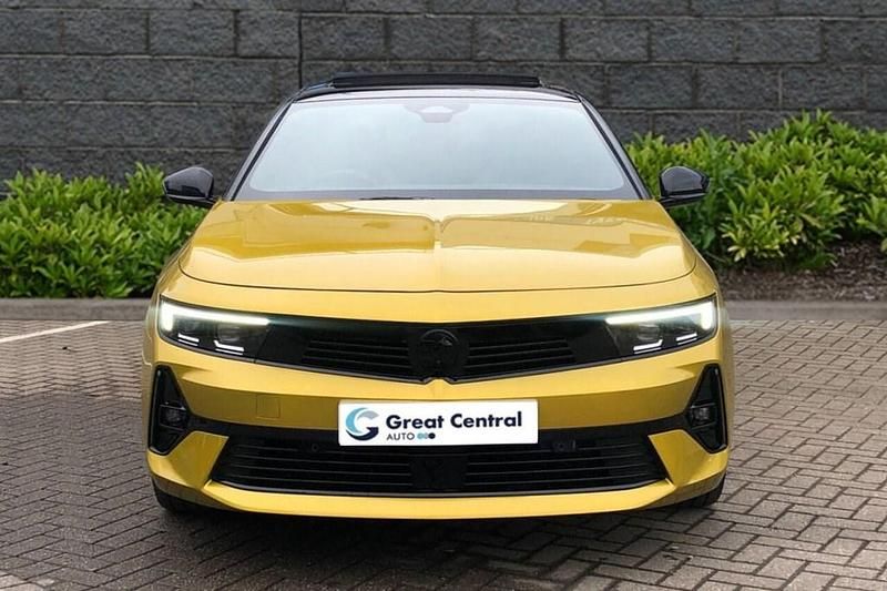Used Vauxhall Astra Ultimate 130 HP (95 kW) 2023 Yellow/black Hatchback