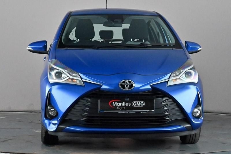 Used Toyota Yaris 111 HP (81 kW) 2018 Blue Hatchback