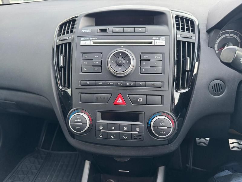 Used Kia Ceed 2011 Red Hatchback