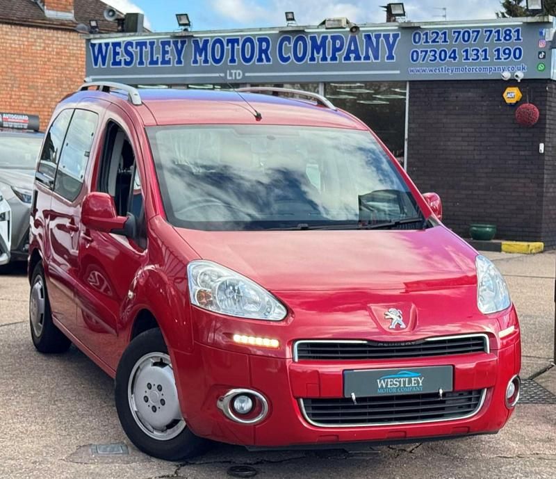 Used Peugeot TePee S 92 HP (67 kW) 2012 Red MPV