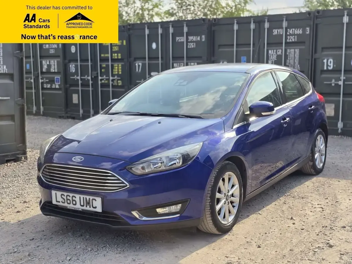 Used Ford Focus Titanium 125 HP (91 kW) 2016 Blue Hatchback