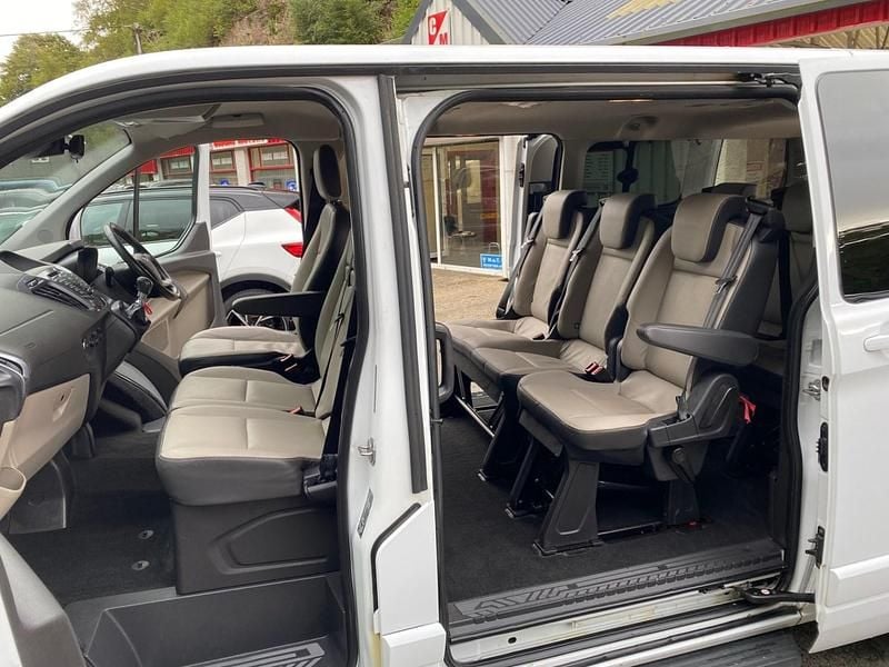 Used Ford Tourneo Custom Titanium 130 HP (95 kW) 2017 White Van